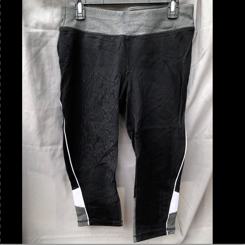 Black Capri Workout Leggings